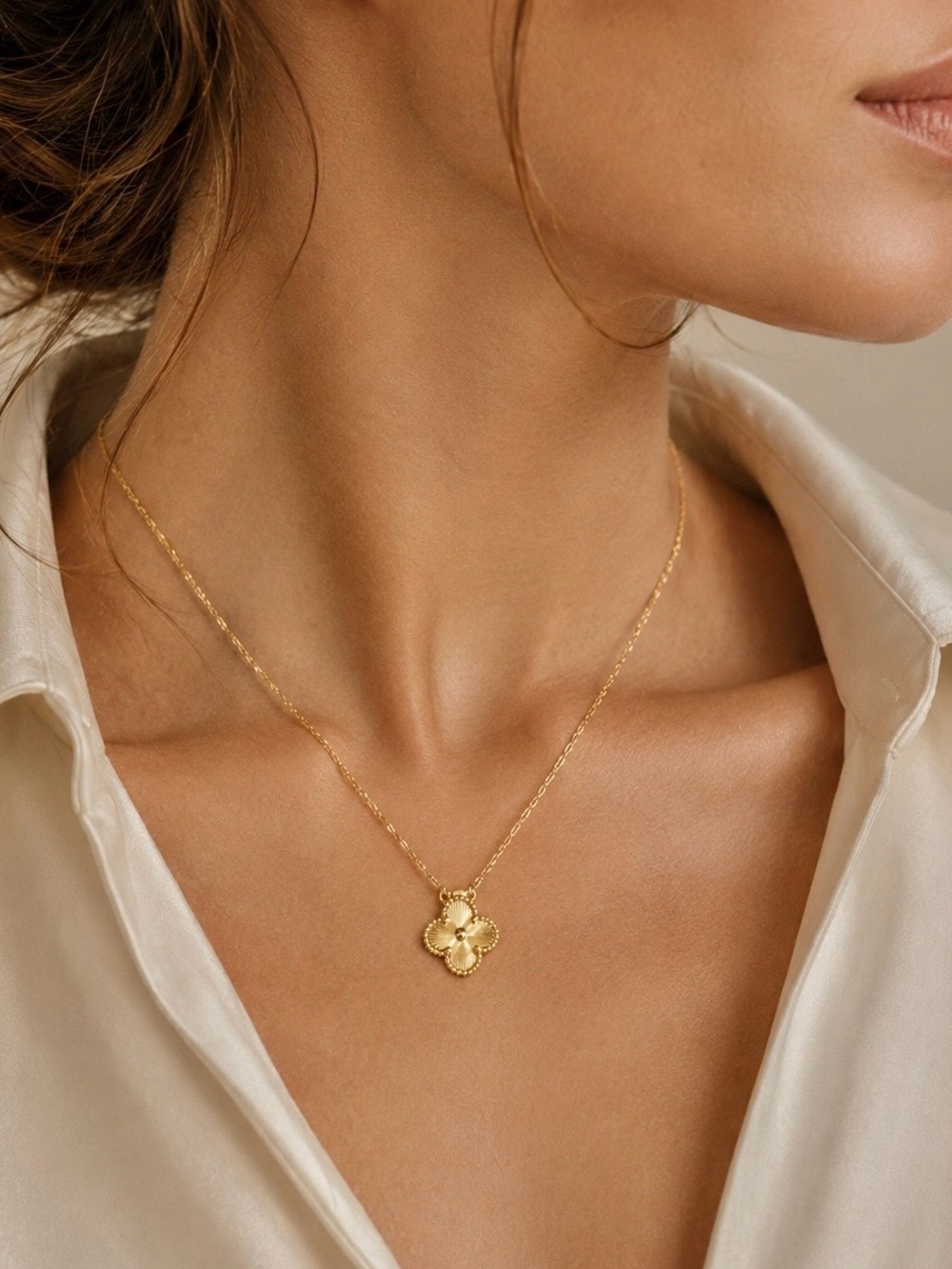 Elegant Gold Plated Clover Pendant Necklace Adjustable 16-18"